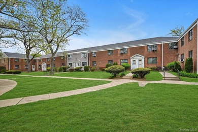 Move-In Ready Upper Two Bedroom in Bell Park Gardens! Offering a - photo 14