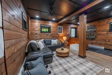 Beautifully renovated Adirondack chalet with no rental - photo 17
