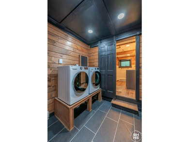 Beautifully renovated Adirondack chalet with no rental - photo 18