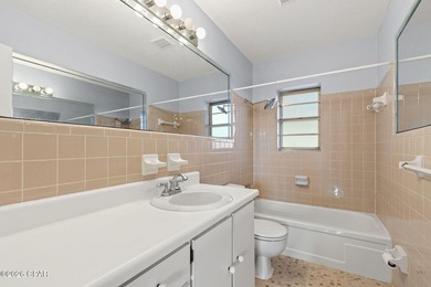 UNDER CONTRACT - SELLER ACCEPTING BACK UP OFFERS. This charming - photo 18