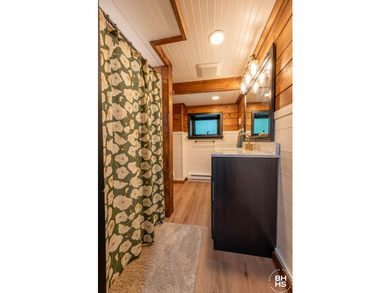 Beautifully renovated Adirondack chalet with no rental - photo 19