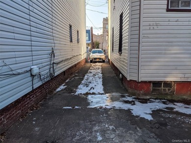 Great Opportunity to Own this 2 unit detached multi-family with - photo 20