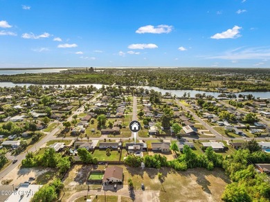 UNDER CONTRACT - SELLER ACCEPTING BACK UP OFFERS. This charming - photo 32