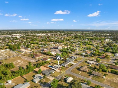 UNDER CONTRACT - SELLER ACCEPTING BACK UP OFFERS. This charming - photo 34