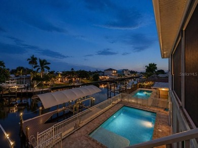 Discover a true waterfront escape in unincorporated Matlacha - photo 2
