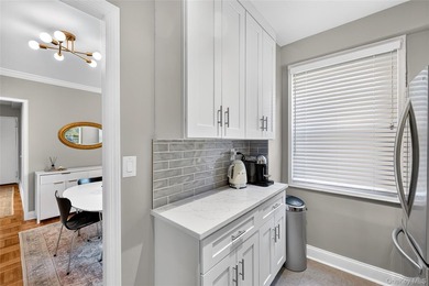 Welcome home to this light-filled, beautifully renovated - photo 14
