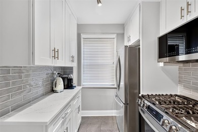 Welcome home to this light-filled, beautifully renovated - photo 15