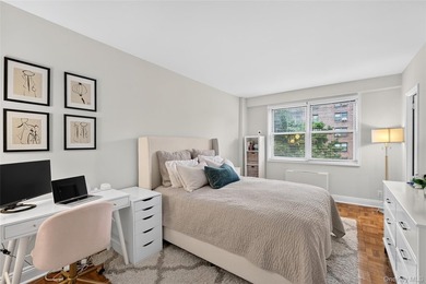 Welcome home to this light-filled, beautifully renovated - photo 20