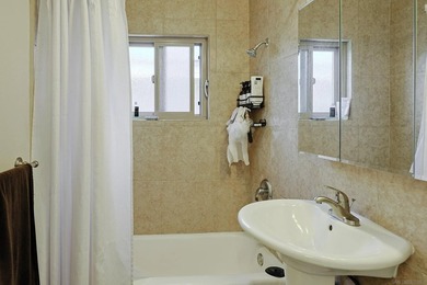 Welcome to this functional and stylish VA-approved studio condo - photo 20