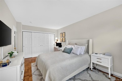 Welcome home to this light-filled, beautifully renovated - photo 21