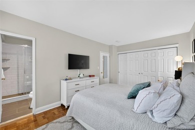 Welcome home to this light-filled, beautifully renovated - photo 22