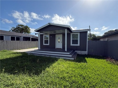 Remodeled and updated two bedroom one bath house on a large lot - photo 2
