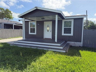 Remodeled and updated two bedroom one bath house on a large lot - photo 3