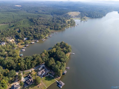 Lakefront living in a gated community on Weiss Lake! Just under - photo 12
