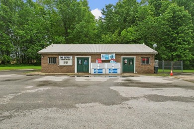 Turn-key commercial opportunity with established business on - photo 2
