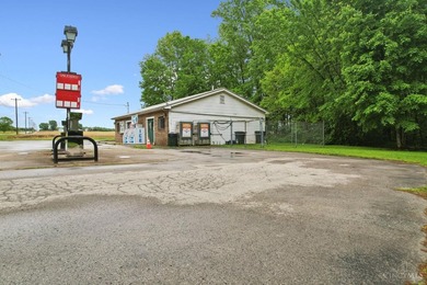 Turn-key commercial opportunity with established business on - photo 4