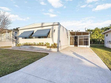 Beautiful Manufactured home . This 2 bedroom 2 bathroom home has - photo 3