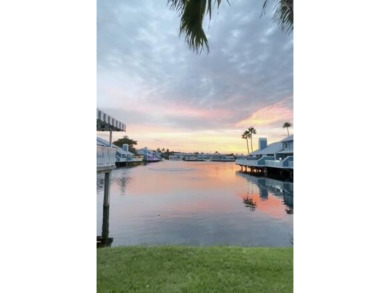 Lake Townhome/Townhouse For Sale in Jupiter, Florida