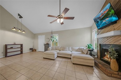 Charming and well-maintained, this 2-bedroom, 2-bath townhome - photo 7