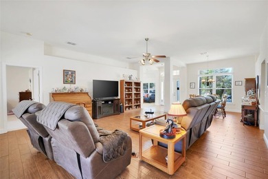 Under contract-accepting backup offers. Welcome home to this - photo 10