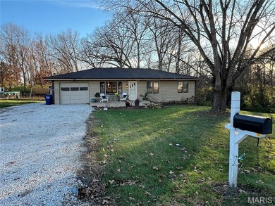 (private lake, pond, creek) Home Sale Pending in Unincorporated Missouri