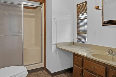 Well-maintained modular home on three lots located on a quiet - photo 31