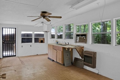 Well-maintained modular home on three lots located on a quiet - photo 44