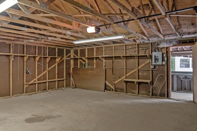 Well-maintained modular home on three lots located on a quiet - photo 50