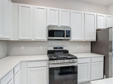 Discover luxury living in Exclusive Watersong Community - photo 11