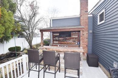 *This beautifully maintained 3bedroom, 2.5-bath home offers a - photo 25