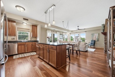 Beautiful end unit in luxury condo building. Cement floors for - photo 4