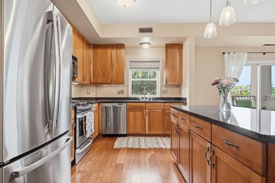 Beautiful end unit in luxury condo building. Cement floors for - photo 5