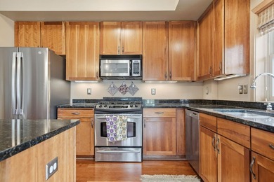 Beautiful end unit in luxury condo building. Cement floors for - photo 9