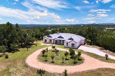 Gorgeous 3,618 SF single-level home, 30'x40' workshop, 7.42 - photo 1