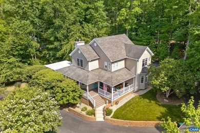 Meticulously maintained and move-in ready, this custom home - photo 3