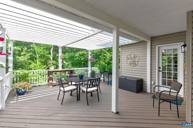 Meticulously maintained and move-in ready, this custom home - photo 4