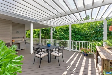 Meticulously maintained and move-in ready, this custom home - photo 5