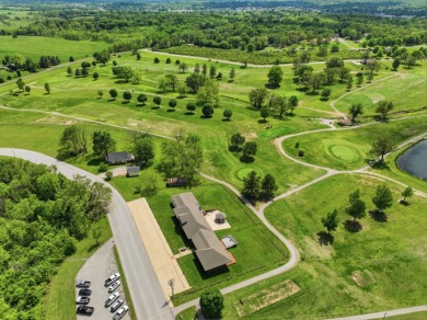 West Plains, MO Luxury Home in Golf Course Subdivision for Sale - photo 4