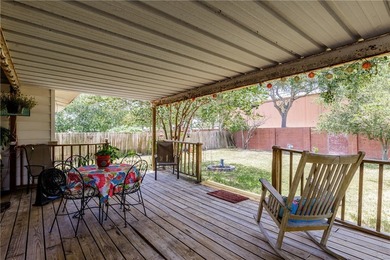 Great big, beautifully shaded back yard with an oversized - photo 12