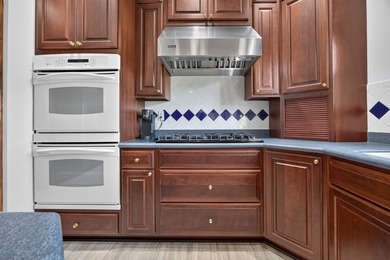 Welcome to this exceptional all-brick walkout 2-story home - photo 22