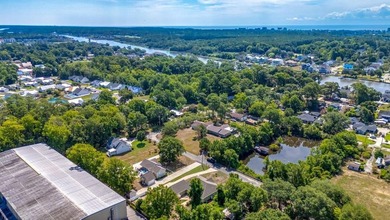 Fantastic opportunity to own a 4 bedroom/3 bath home in the - photo 45