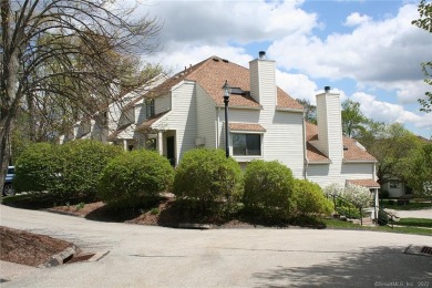 End unit, 1 bedroom, Townhouse in lakeside complex. Vaulted - Lake Condo For Sale in East Hampton, Connecticut