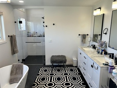Sweeping Views! Experience the pinnacle of Marin living in this - photo 12