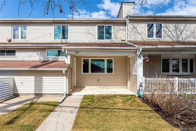 Move right into this renovated, Townhouse, with 2-bedrooms, 1.5 - photo 1