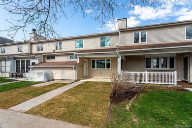 Move right into this renovated, Townhouse, with 2-bedrooms, 1.5 - photo 2