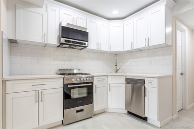 Move right into this renovated, Townhouse, with 2-bedrooms, 1.5 - photo 8
