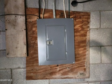 Are you looking for a storage building or a meeting place? This - photo 9