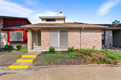 Welcome home to this charming 2-bedroom, 2-bath single-story - photo 1