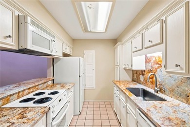 Welcome home to this charming 2-bedroom, 2-bath single-story - photo 6