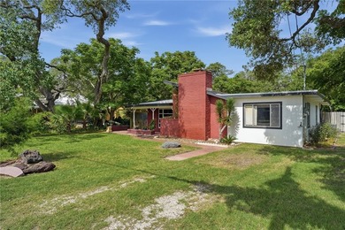 Don't miss out on this charming 2-bdrm,1 bath cottage peacefully - photo 3
